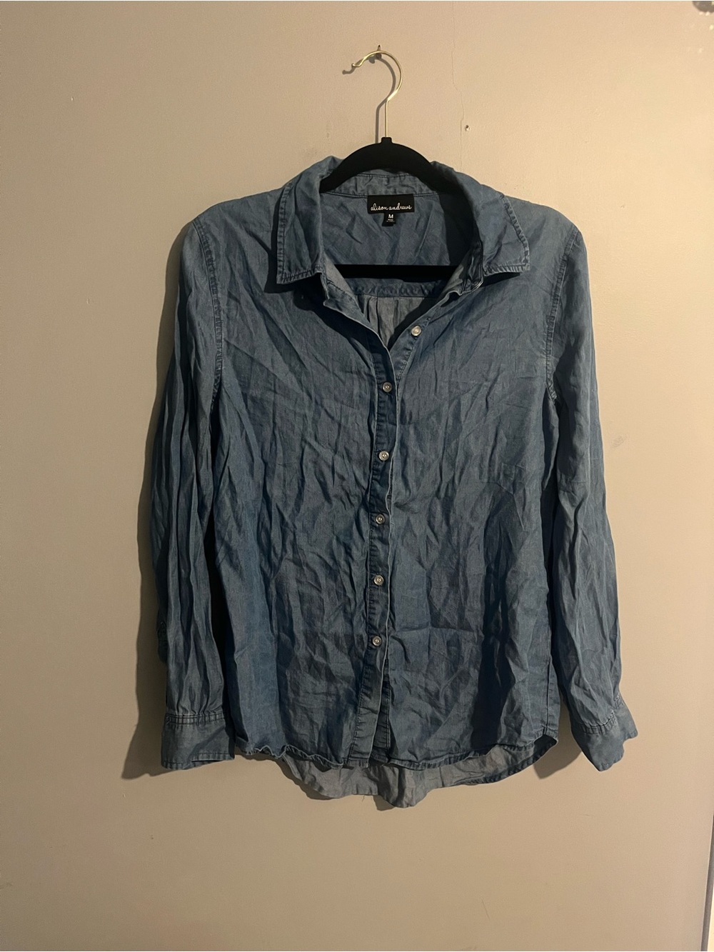 Light Blue Denim Button-Front Women's Shirt chambray size medium